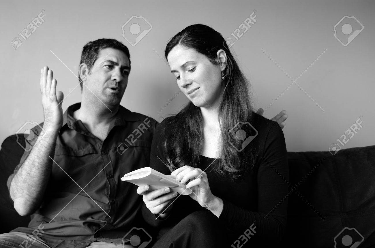 Pareja No Están De Acuerdo Sobre La Esperanza De Vida En El Hogar. (bw). Esposa Relación De Conceptos Fotos, Retratos, Imágenes Y Fotografía De Archivo Libres De Derecho. Image 47252988. Pareja No Están De Acuerdo Sobre La Esperanza De Vida En El Hogar. (bw). Esposa Relación De Conceptos Fotos, Retratos, Imágenes Y Fotografía De Archivo Libres De Derecho. Image 47252988.