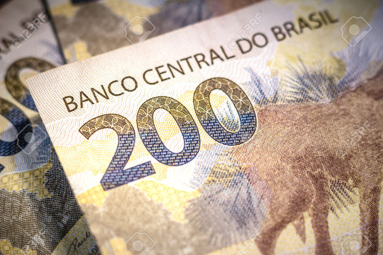200レアル法案の詳細。本当はブラジルの通貨です。中央銀行は、国の現実の延長として機能するデジタル通貨の作成のためのガイドラインを開始しますの写真素材・画像素材  Image 170436376