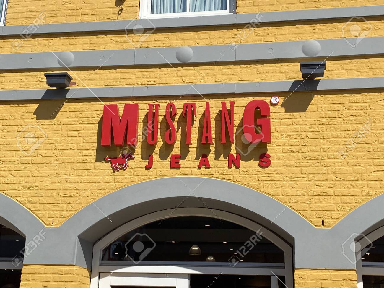 mustang jeans shop