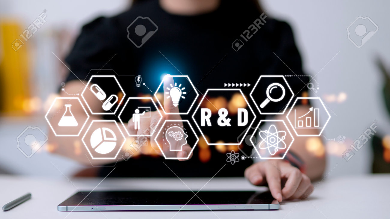 사업가 R과 D 기호를 만졌다. Rd 아이콘 네트워크 비즈니스 개념 단어 구름 배경 태그입니다. R&d: 라인 아이콘이 있는 연구 및  개발 단어 문자 타이포그래피 디자인 그림 로열티 무료 사진, 그림, 이미지 그리고