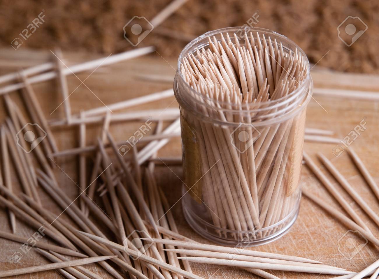 スタジオ撮影でプラスチック容器につまようじ の写真素材 画像素材 Image 26045802