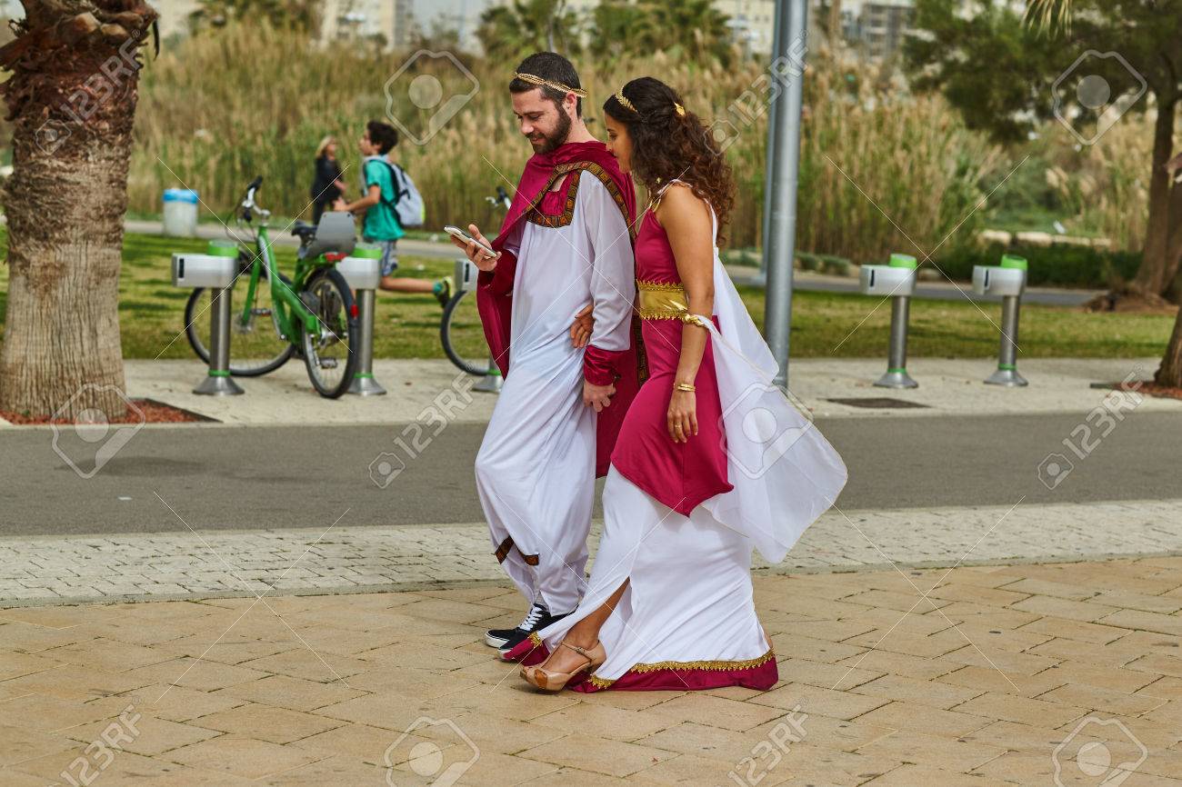 テルアビブ 2017 年 2 月 20 日 プリム祭の祭典の間にイスラエル共和国の衣装を着ている人 の写真素材 画像素材 Image 75517335