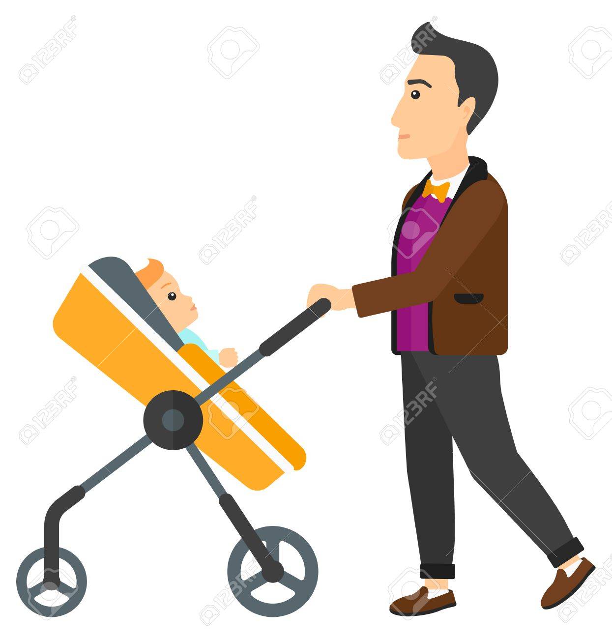 Padre con el bebé en cochecito. Padre joven empujando bebé en cochecito de niño con la botella de leche. Padre con el bebé en cochecito. Padre joven empujando bebé en cochecito de niño con la botella de leche.