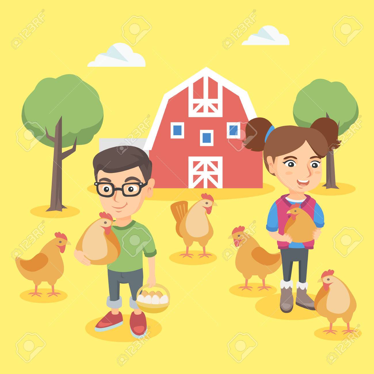 Garçon Et Fille De Ferme Caucasien Tenant Des Poulets Et Des Ufs Dans La Cour Petit Garçon Et Fille Debout Sur Le Fond Du Poulailler à La Ferme