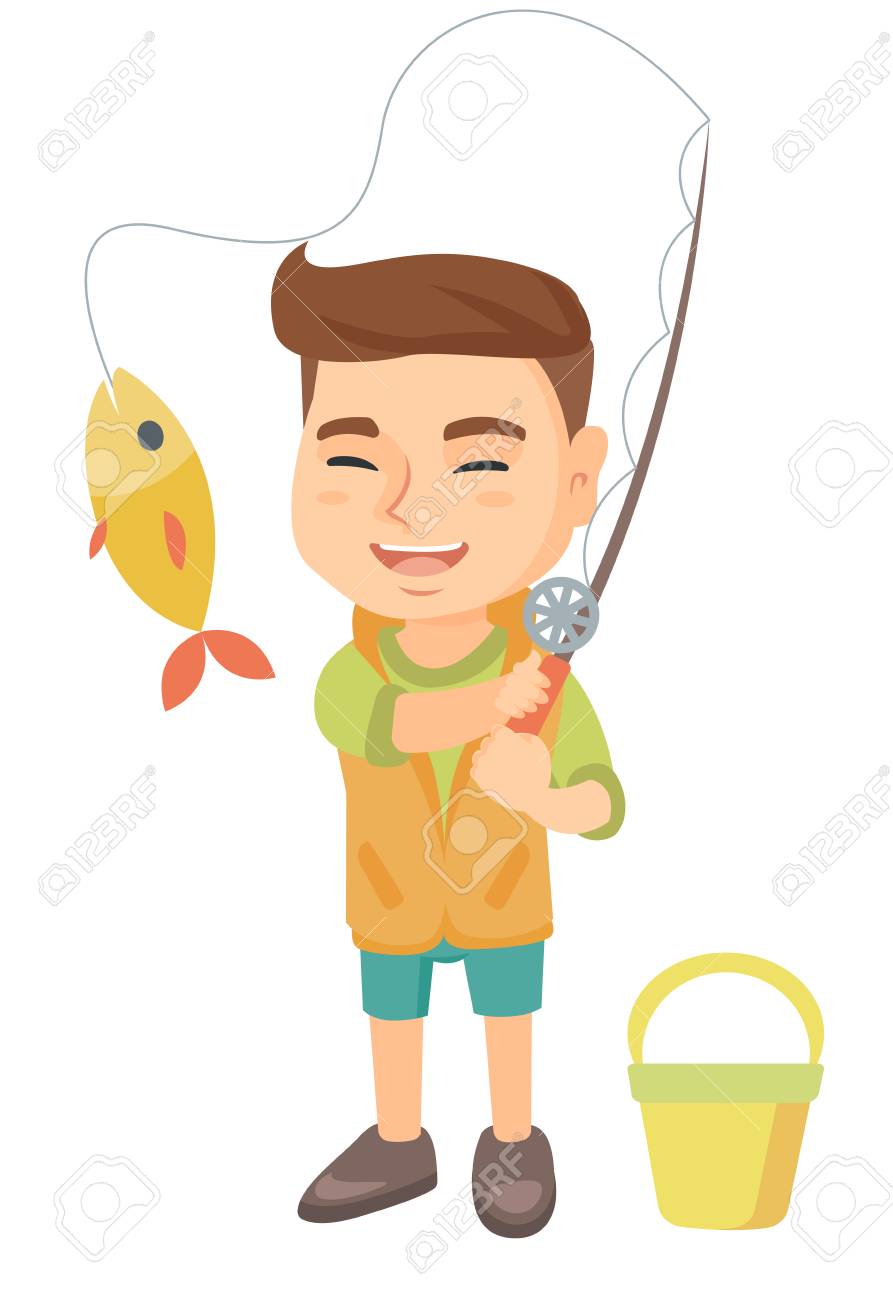 陽気な白人少年釣り 魚のバケツの近くに立って フックに魚と釣り竿を持って微笑む少年 ベクター スケッチ漫画イラスト白背景に分離します のイラスト素材 ベクタ Image