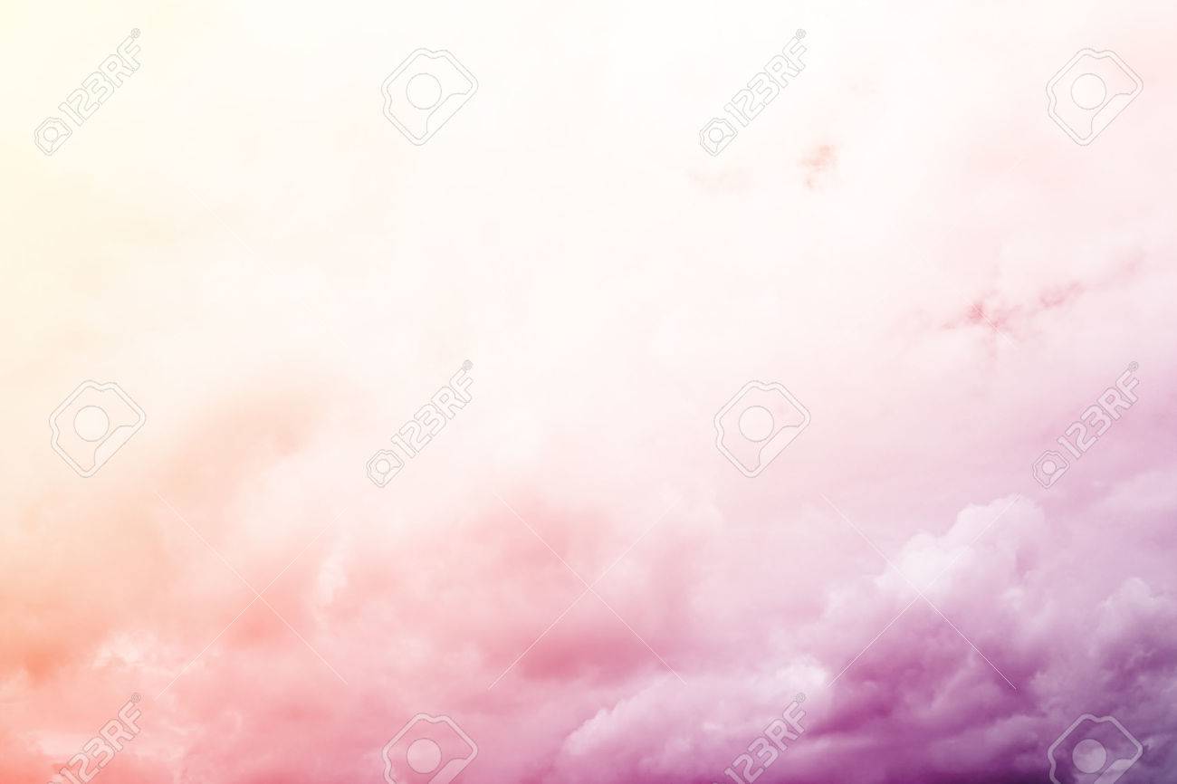 幻想的なぼやけた雲と空 自然の抽象的な背景のグラデーション色に の写真素材 画像素材 Image 幻想的なぼやけた雲と空 自然の抽象的な背景のグラデーション色に の写真素材 画像素材 Image