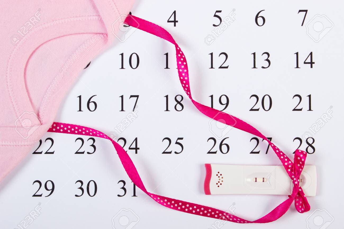 Test De Grossesse Avec Resultat Positif Ruban Enveloppant Et Combinaison Pour Nouveau Ne Sur Calendrier Concept D Extension De La Famille Et D Attendre Pour Bebe Banque D Images Et Photos Libres De Droits Image Test De Grossesse Avec Resultat Positif Ruban Enveloppant Et Combinaison Pour Nouveau Ne Sur Calendrier Concept D Extension De La Famille Et D Attendre Pour Bebe Banque D Images Et Photos Libres De Droits Image