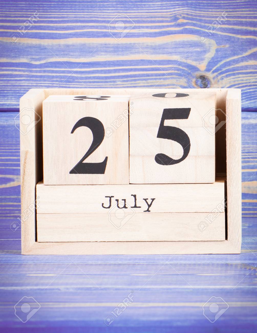 July 25th. Date Of 25 July On Wooden Cube Calendar Stock Photo, Picture and  Royalty Free Image. Image 81437991.