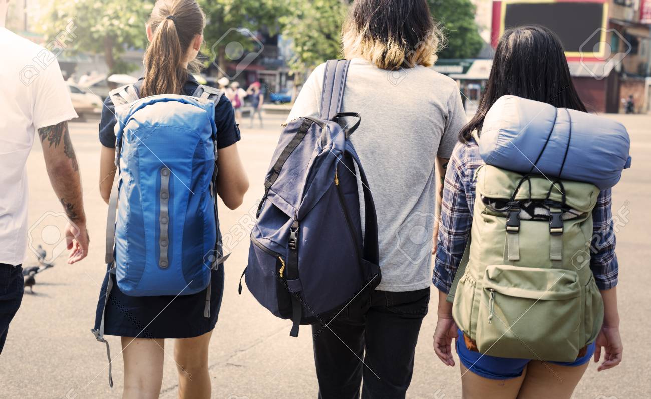 お友達と旅行バックパッカー冒険コンセプト の写真素材 画像素材 Image