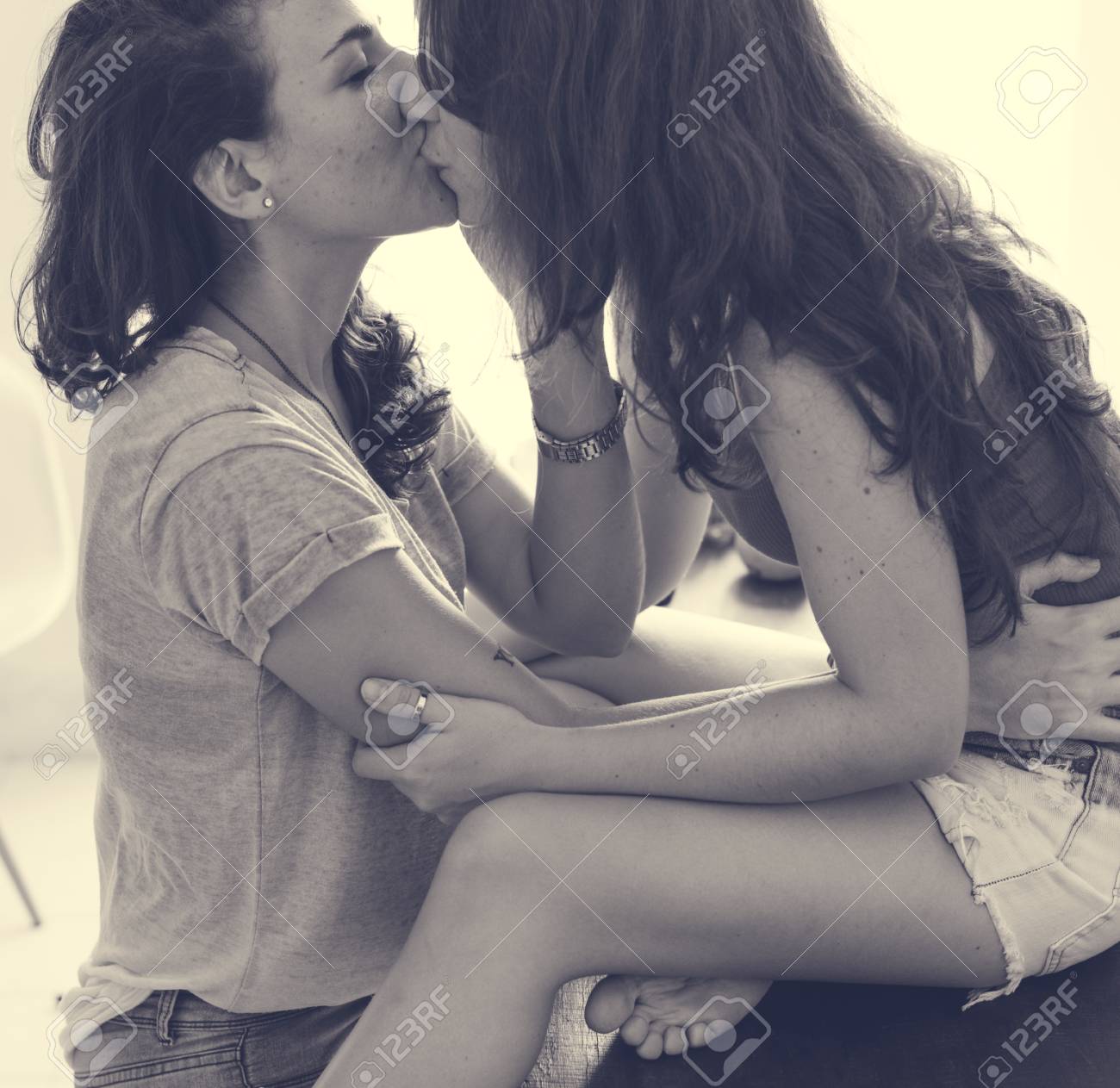 レズビアン 無料 動画