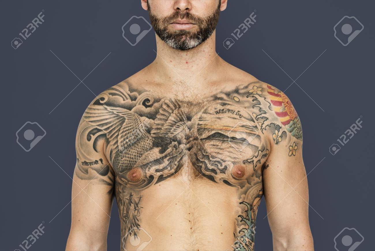 Brust tattoo mann