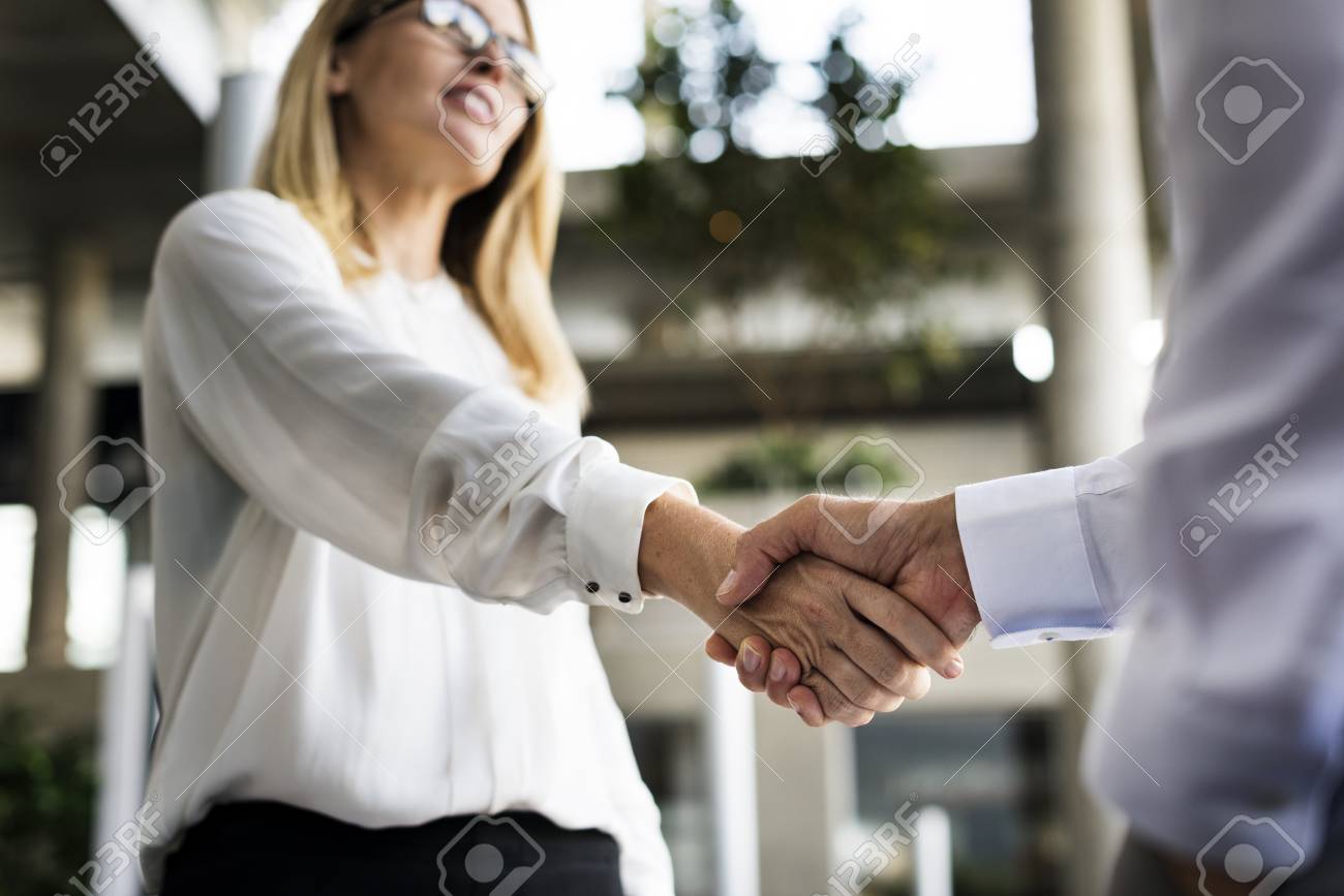 男性女性ビジネス契約手を振る の写真素材 画像素材 Image