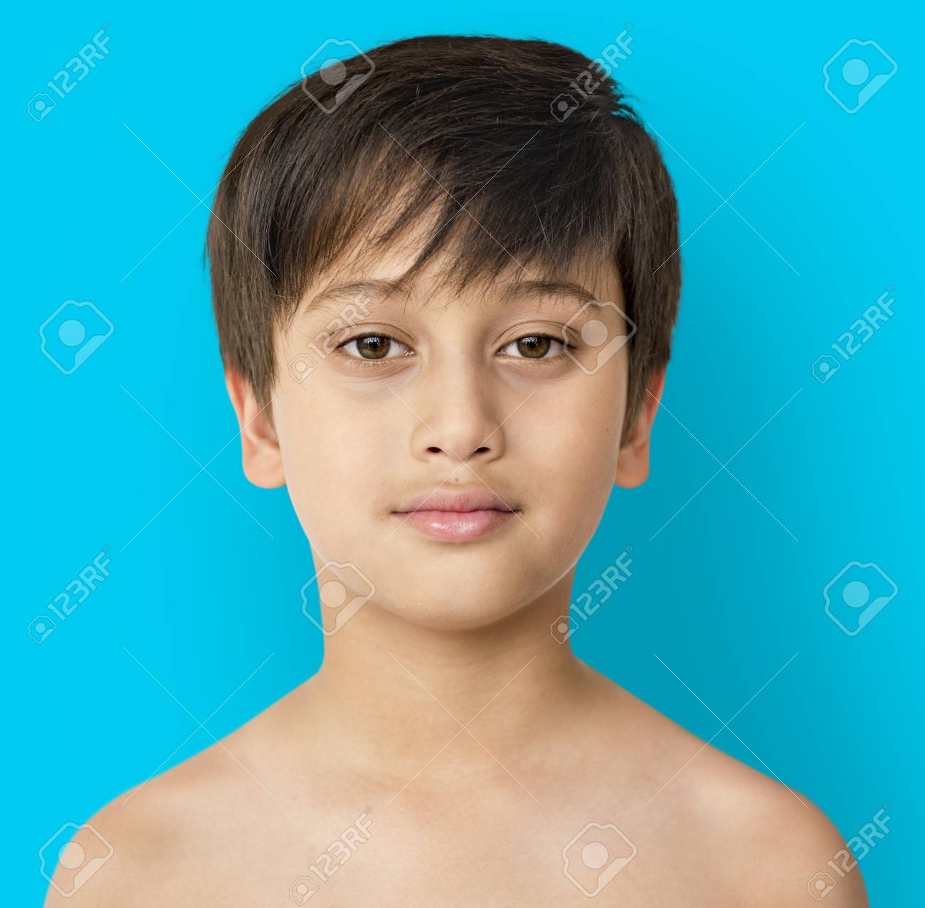 little boy naked( Little Boy Bare Chest Naked Studio Portrait Snímek a Fotografie Zdarma  79700725.