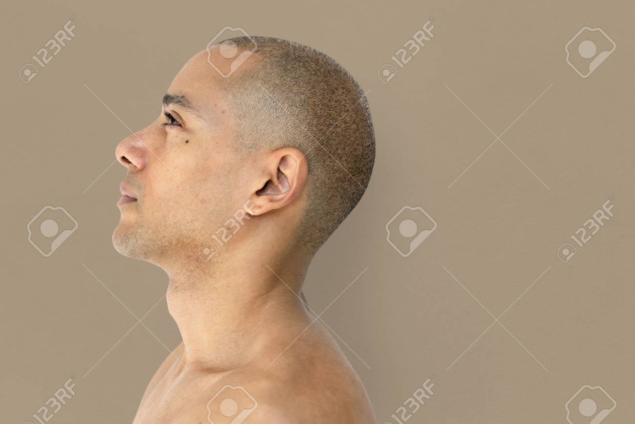 スキンヘッドの男は スタジオ撮影 の写真素材 画像素材 Image