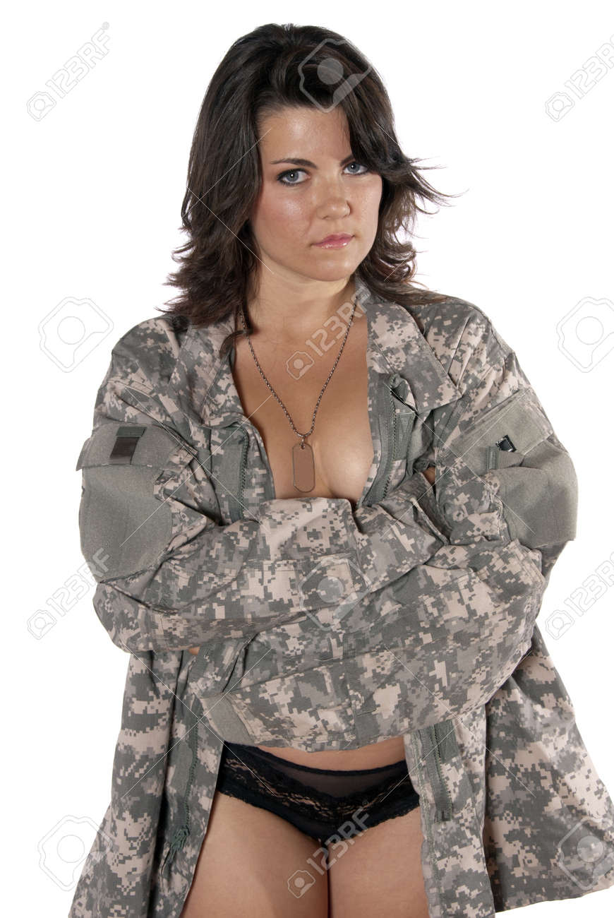 女兵士のヌード 