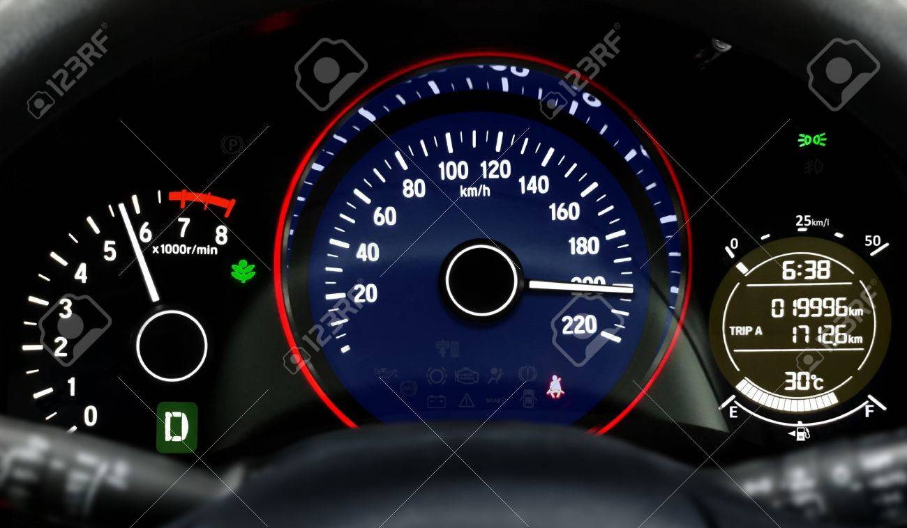 Velocimetro Del Tablero De Instrumentos Del Coche Que Se Mueve En Alta Velocidad Fotos Retratos Imagenes Y Fotografia De Archivo Libres De Derecho Image 74996466