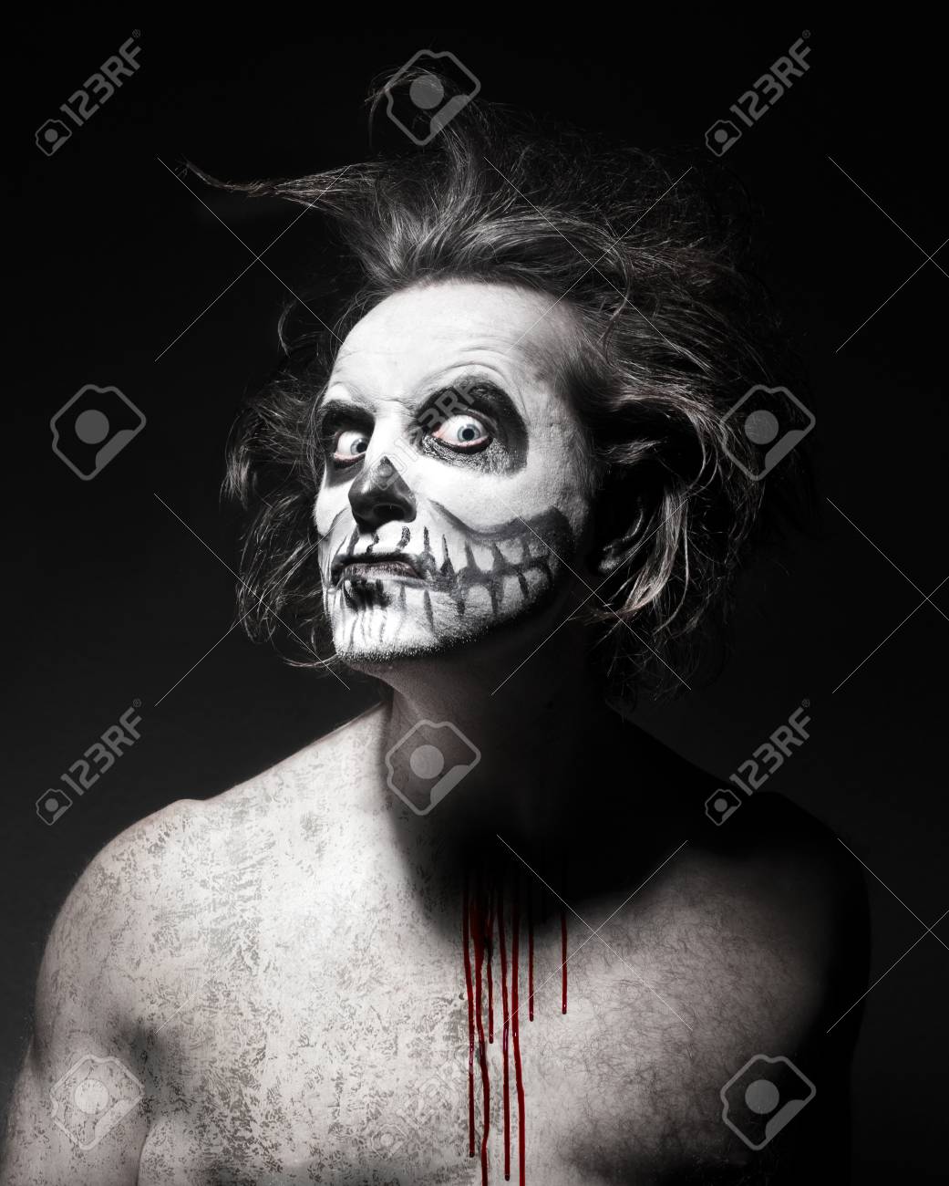 ハロウィーンの怖い幽霊の肖像画 の写真素材 画像素材 Image