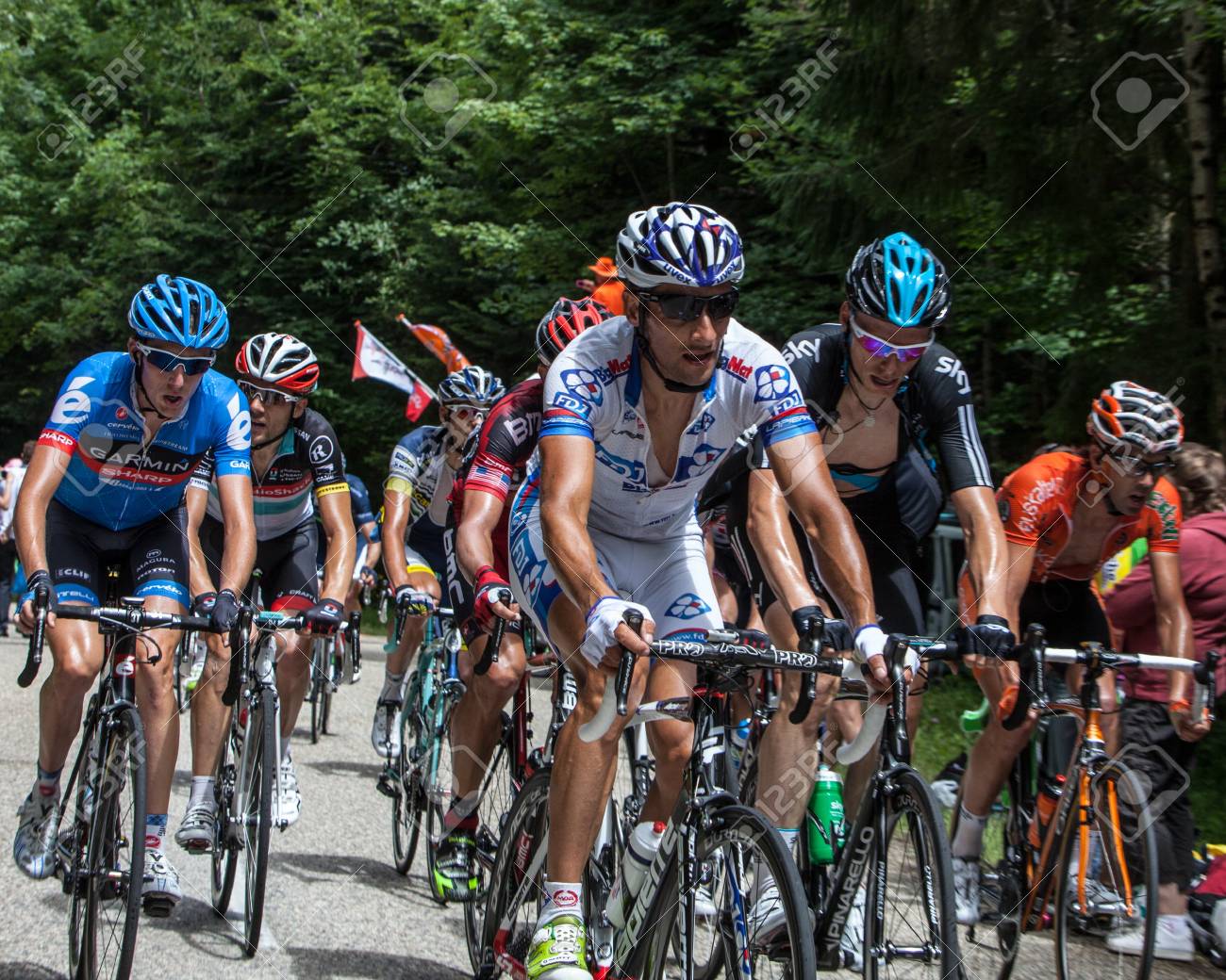 Entremonts フランス 7 月 13 日 12年 カテゴリ登山 Peloton のイメージは 世界で最大の自転車レース ツールド フランスの 12 年版の 12 の段階でグランアーを渡します の写真素材 画像素材 Image