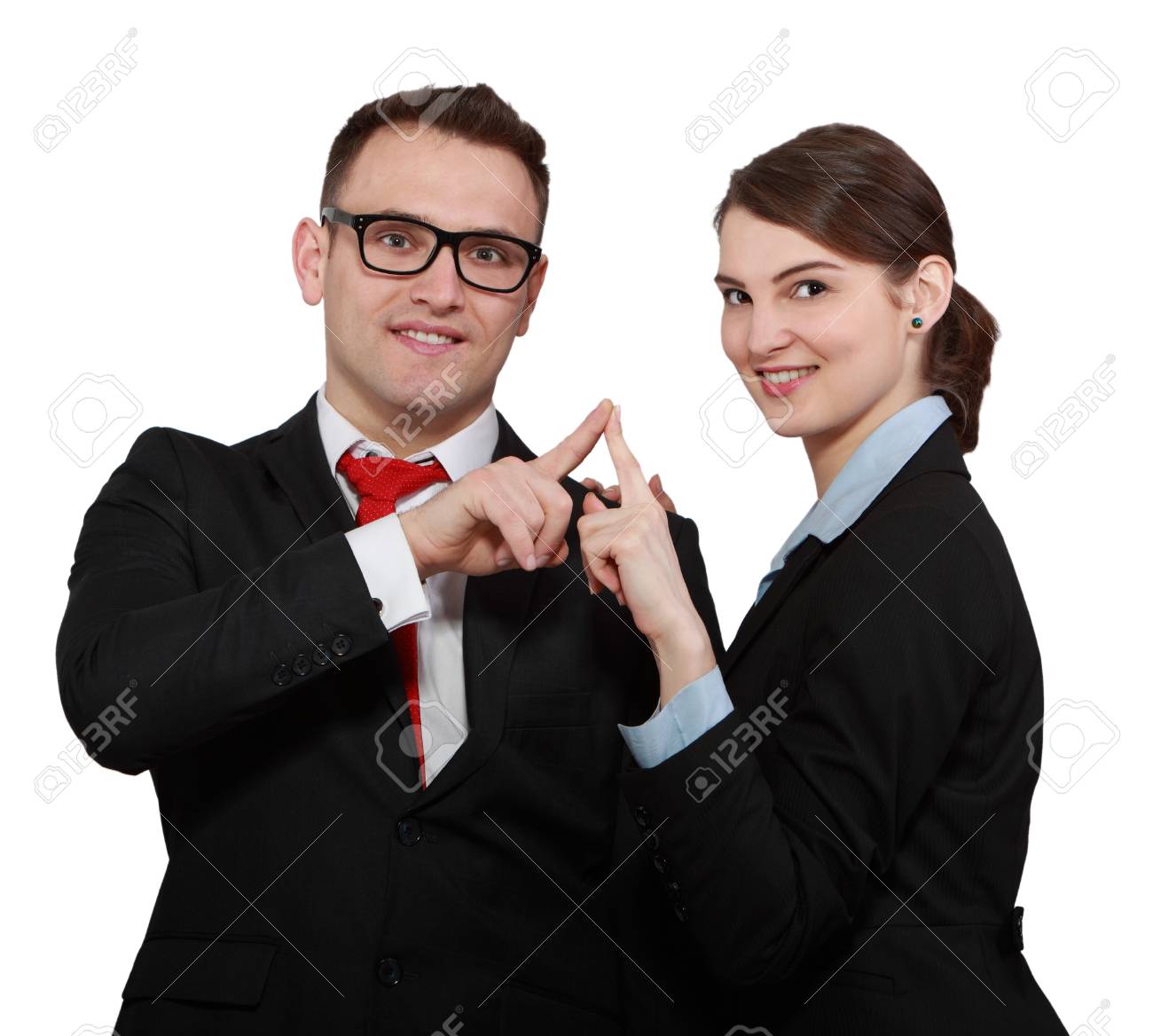 若いビジネス カップルが白い背景に対してポーズをしながらその人差し指に触れます の写真素材 画像素材 Image