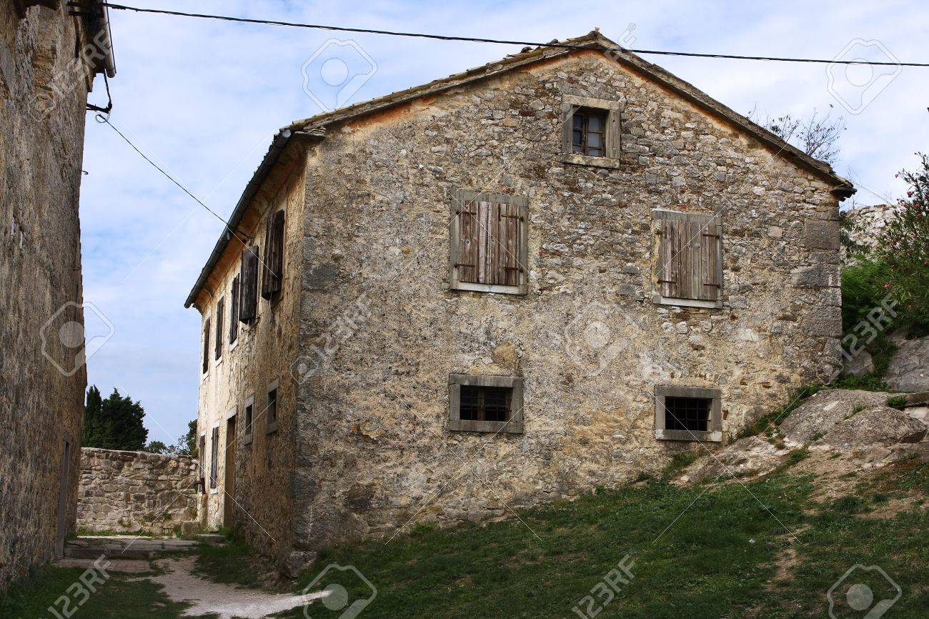 村の古い石造りの家 の写真素材 画像素材 Image 村の古い石造りの家 の写真素材 画像素材 Image
