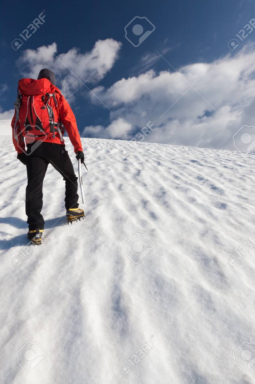 上り坂氷河を歩いて男性登山家 モンブラン フランス の写真素材 画像素材 Image 上り坂氷河を歩いて男性登山家 モンブラン フランス の写真素材 画像素材 Image