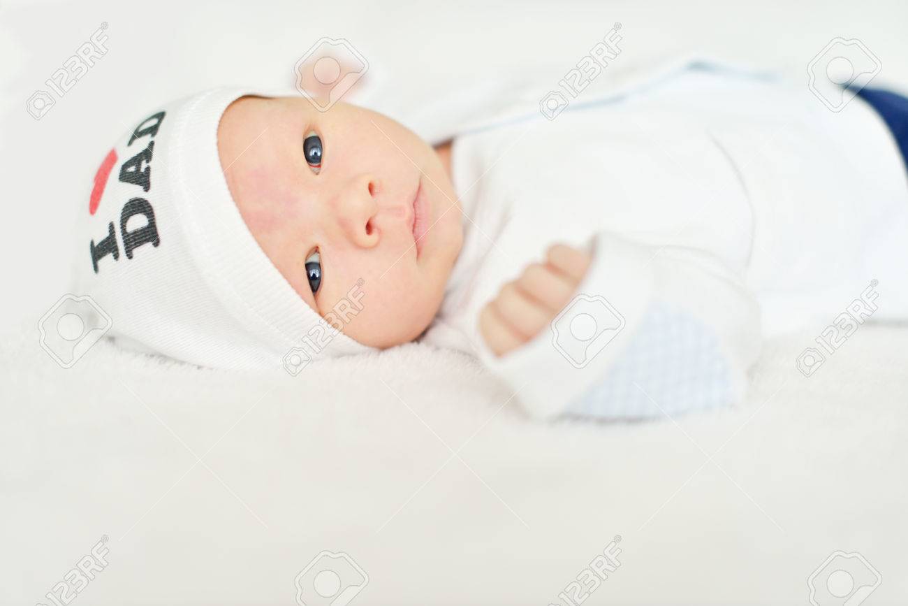 Une Semaine Bebe Nouveau Ne Avec Rouge Bloddshot Oeil Banque D Images Et Photos Libres De Droits Image