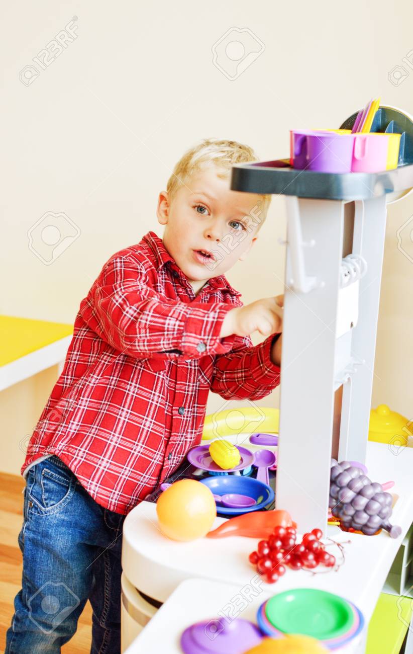 toddler boy kitchen