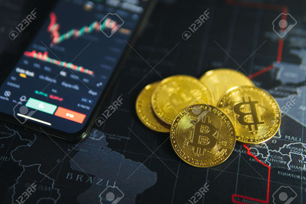 Bitcoin Ouro Criptomoeda Tecnologia Blockchain E Fundo De Negociação Com  Conceito De Gráfico De Criptomoeda. Foto Royalty Free, Gravuras, Imagens e  Banco de fotografias. Image 170171305