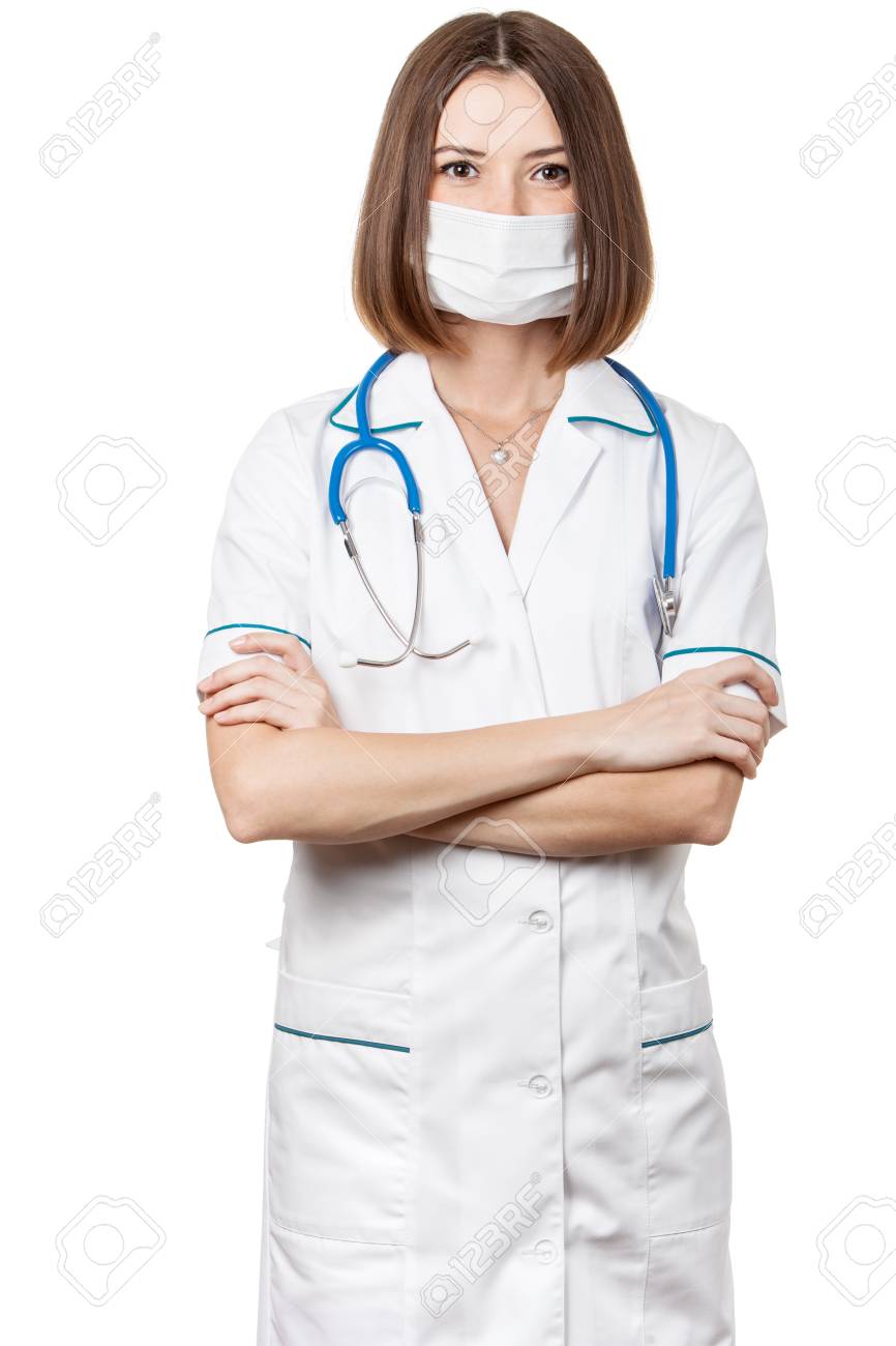 若い看護師の Protectivce マスクのガーゼ包帯を身に着けている白い背景に分離された美しいブルネットの女性医療従事者 の写真素材 画像素材 Image
