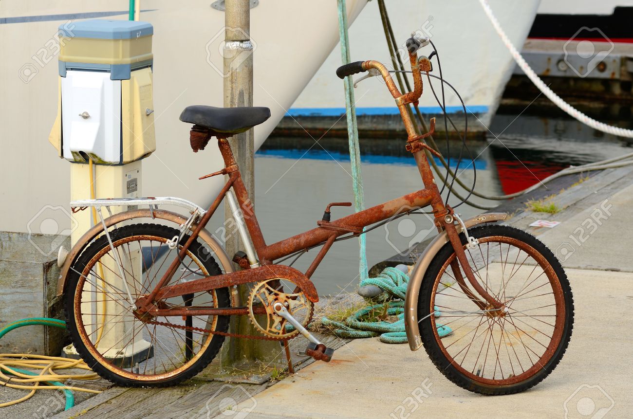 Bicicleta vieja y oxidada Clearance