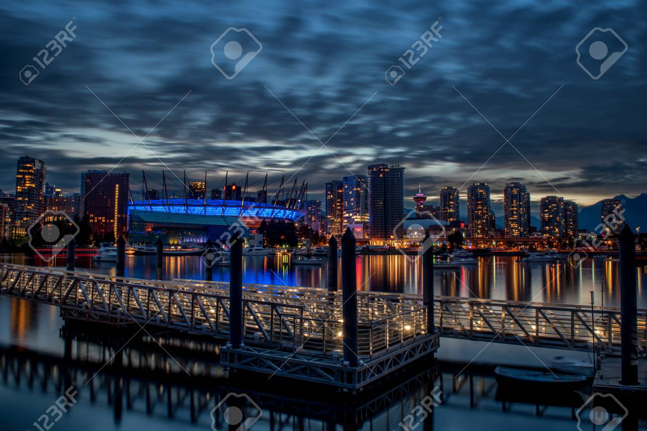 桟橋で ダウンタウン バンクーバー夜景 の写真素材 画像素材 Image 桟橋で ダウンタウン バンクーバー夜景 の写真素材 画像素材 Image