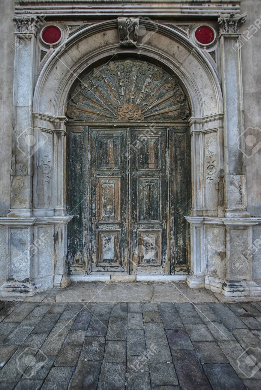Old Antique Wooden Door Vintage Portal Doorway Stock Photo, Picture Old antique wooden door vintage portal doorway Stock Photo - 84106085 - Old Antique Wooden Door Vintage Portal Doorway Stock Photo, Picture