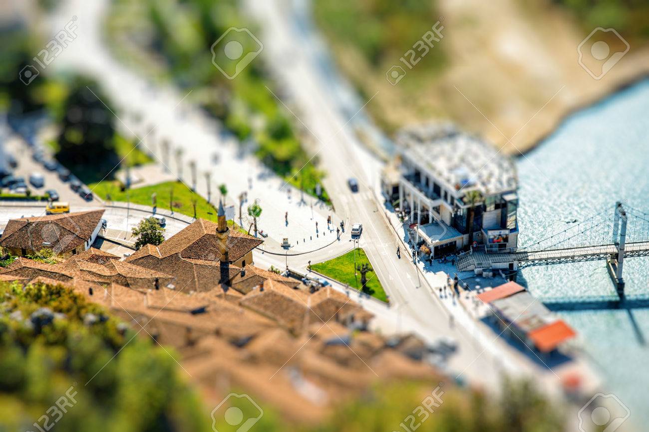 망갈 렘과 알바니아에있는 베라트 (Berat)시의 현대 부분. 촉각 효과가있는 윗면보기 로열티 무료 사진, 그림, 이미지 그리고  스톡포토그래피. Image 39226004