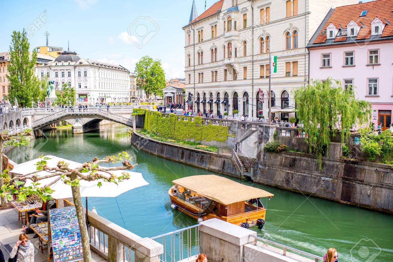リュブヤナ スロベニア 16 年 5 月 6 日 街並みリュブリャナの旧市街でリュブリャニツァ川の運河観リュブリャナはスロベニアの首都 ヨーロッパの有名な観光地です の写真素材 画像素材 Image