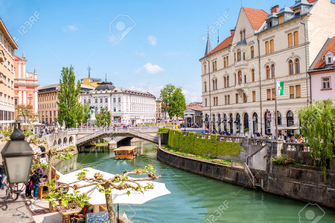 リュブヤナ スロベニア 16 年 5 月 6 日 街並みリュブリャナの旧市街でリュブリャニツァ川の運河観リュブリャナはスロベニアの首都 ヨーロッパの有名な観光地です の写真素材 画像素材 Image