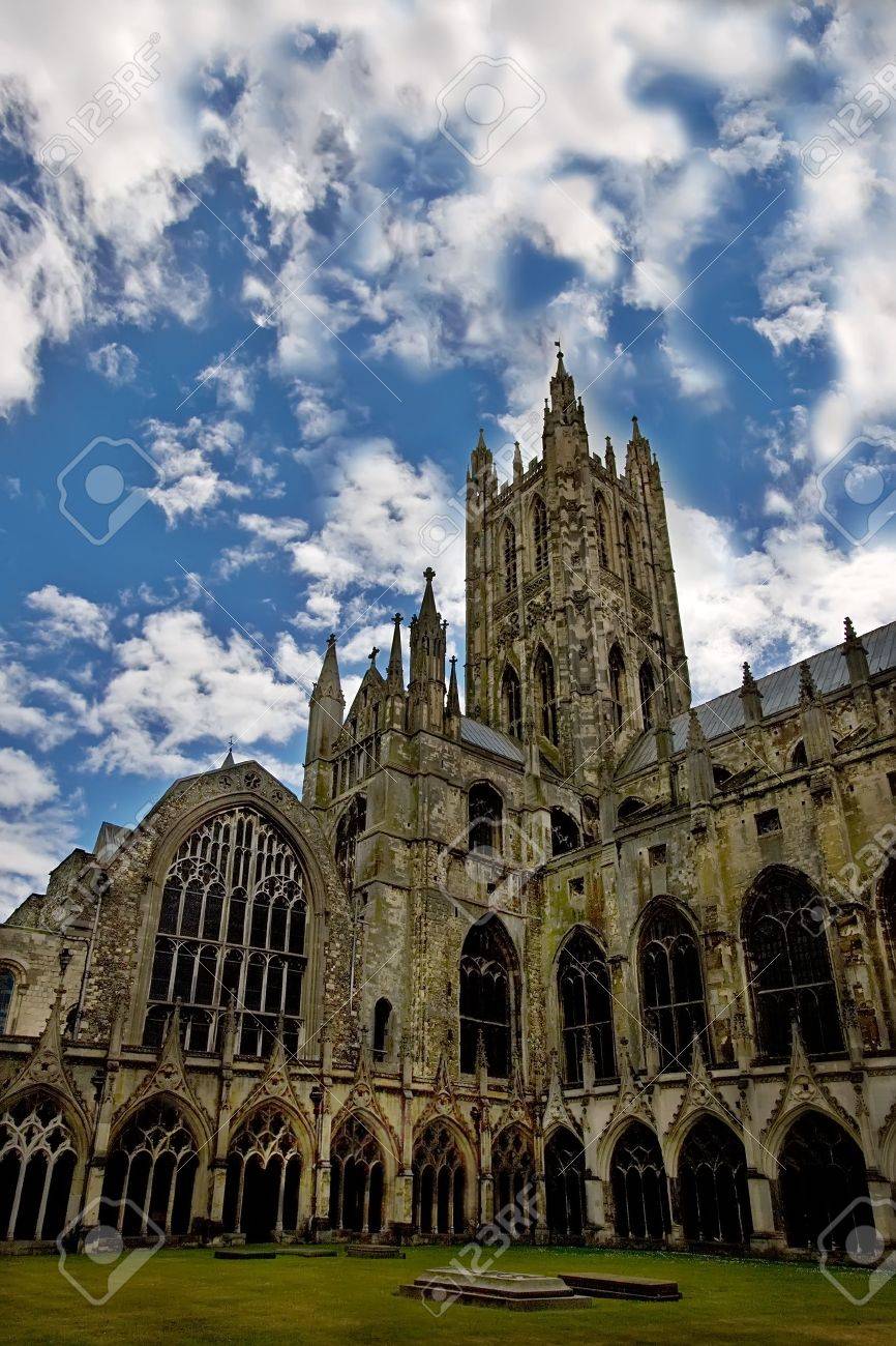 カンタベリー ケント カンタベリー大聖堂は 世界遺産のイングランドとフォームの部分の最も古く 最も有名なキリスト教の構造の 1 つ それは カンタベリー大主教のイギリスの教会と 世界のリーダーの大聖堂 の写真素材 画像素材 Image