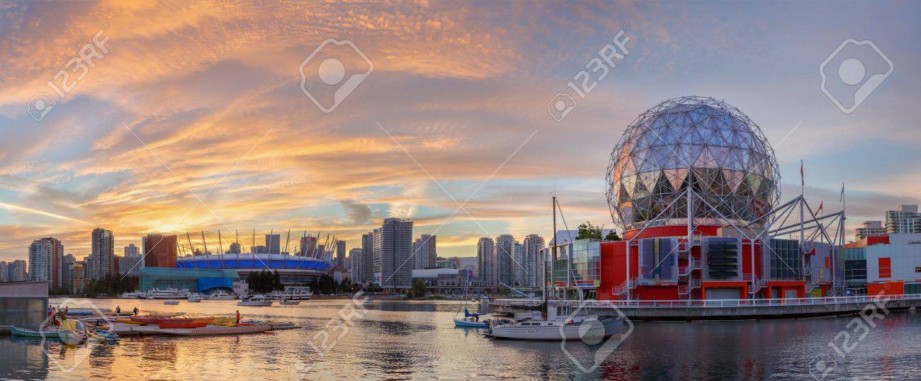 バンクーバー カナダ 17 年頃 科学の世界と プレイス スタジアム夕暮れ時 の写真素材 画像素材 Image バンクーバー カナダ 17 年頃 科学の世界と プレイス スタジアム夕暮れ時 の写真素材 画像素材 Image