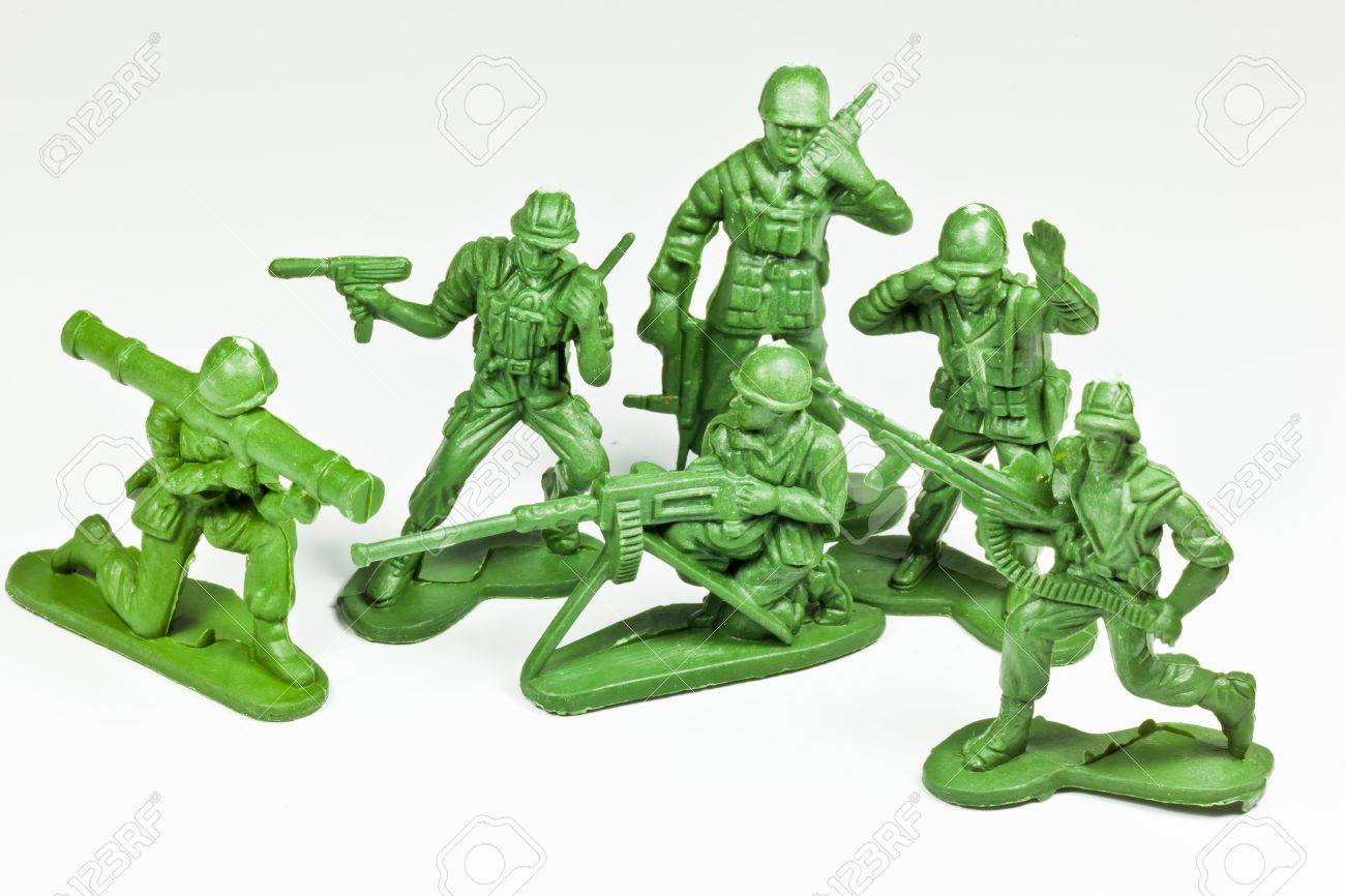 L'image Isolée Des Soldats Jouets En Plastique Banque D'images Et Photos  Libres De Droits. Image 13174549.