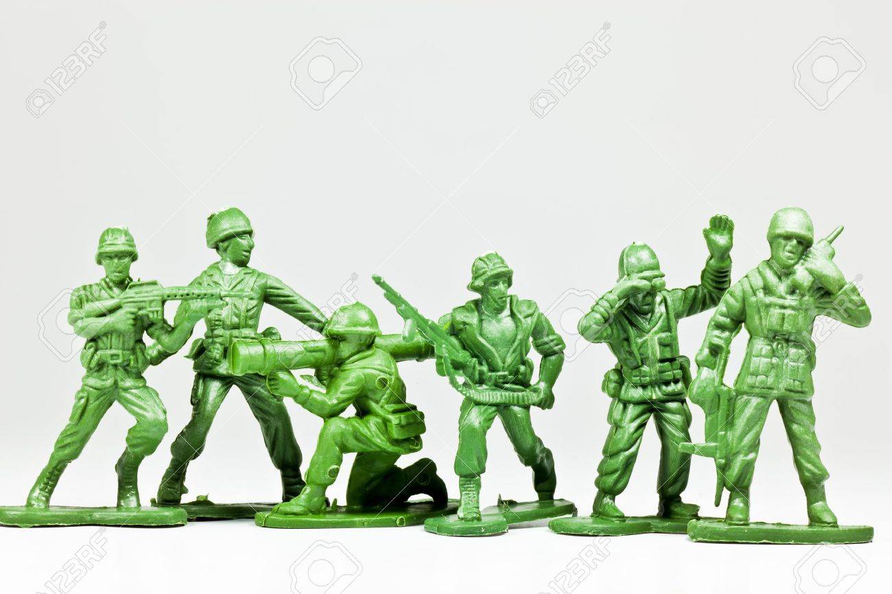 L'image Isolée D'un Groupe De Soldats Jouets En Plastique Verts Banque  D'images Et Photos Libres De Droits. Image 13174561.