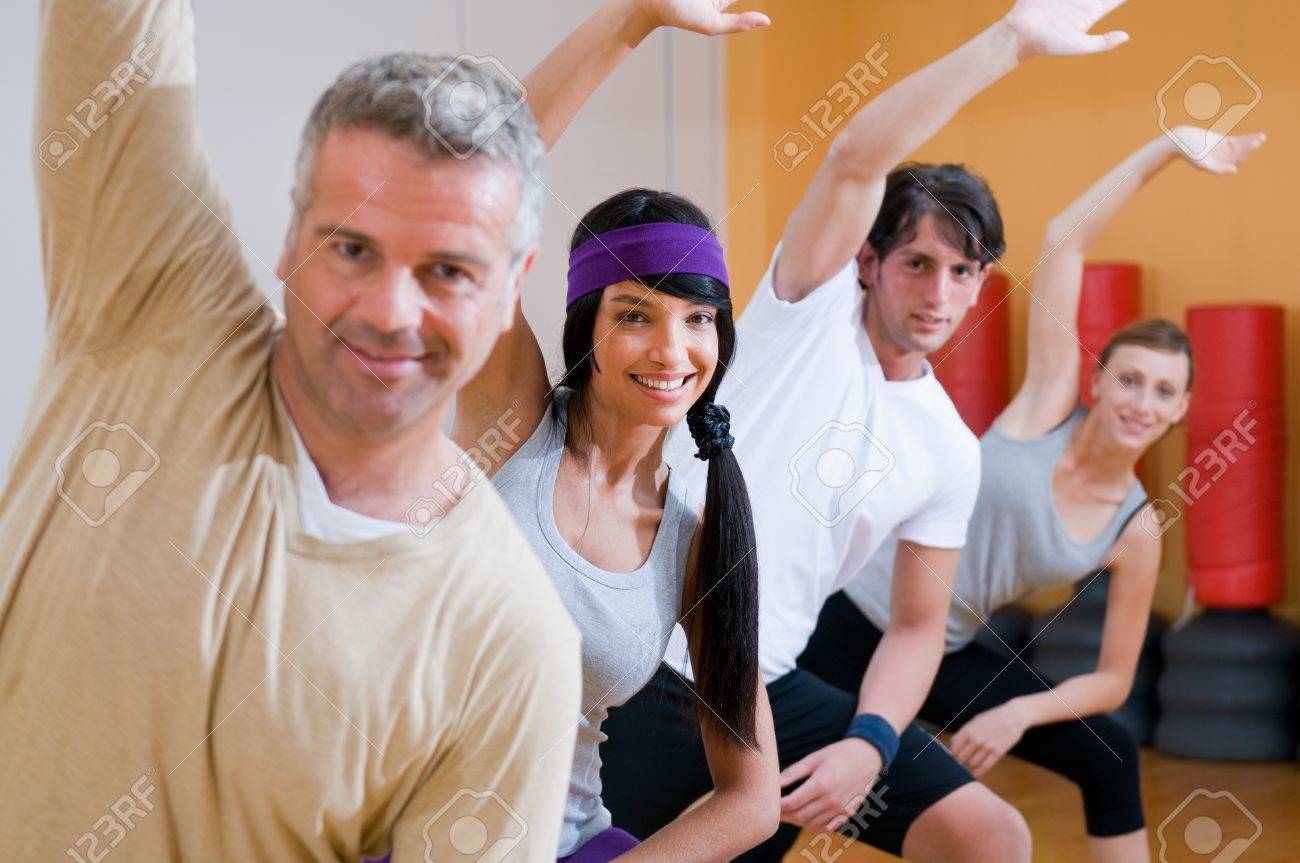 imagenes de personas haciendo ejercicios aerobicos