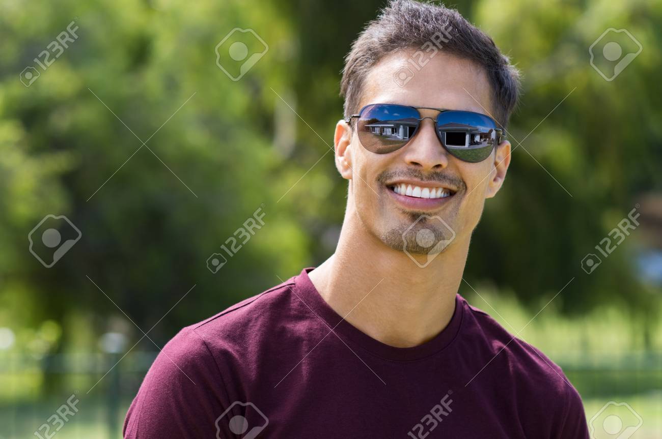 gafas de sol hombre joven