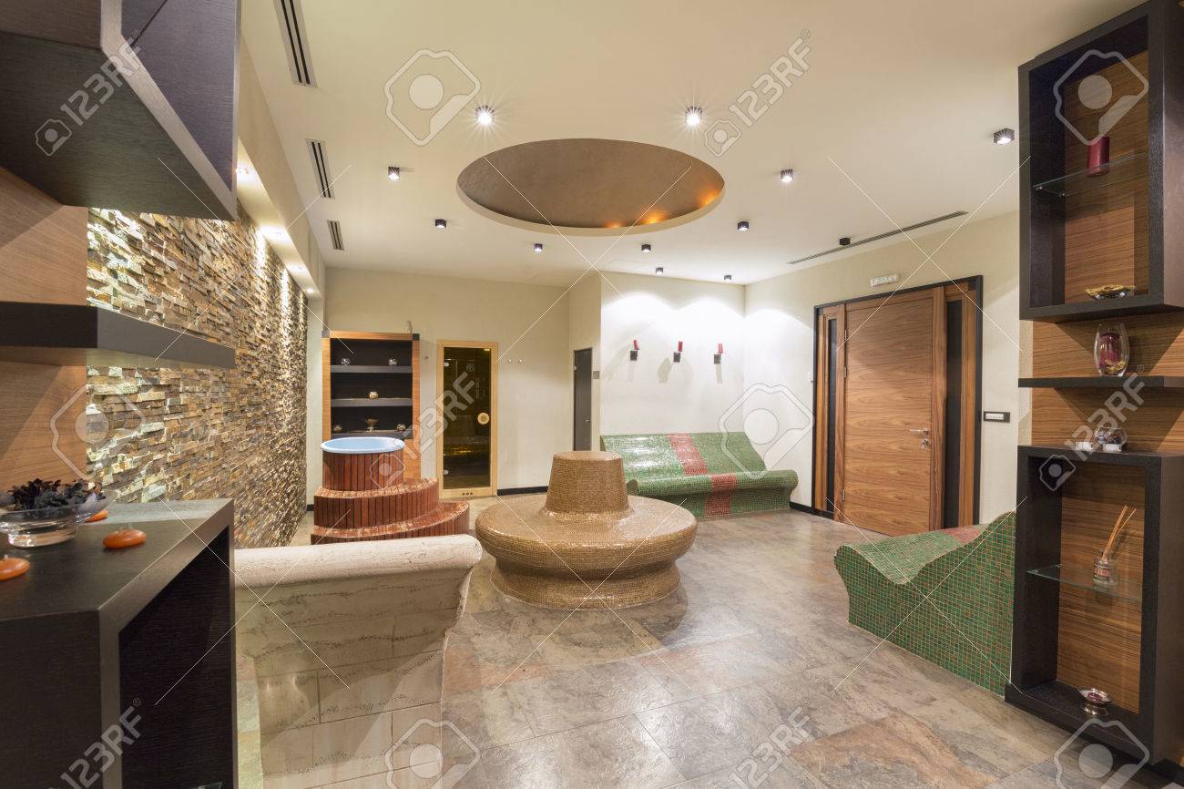 Moderne Spa-Interieur Mit Warmen Steinbänke Lizenzfreie Fotos ... Moderne Spa-Interieur Mit Warmen Steinbänke Lizenzfreie Fotos ...