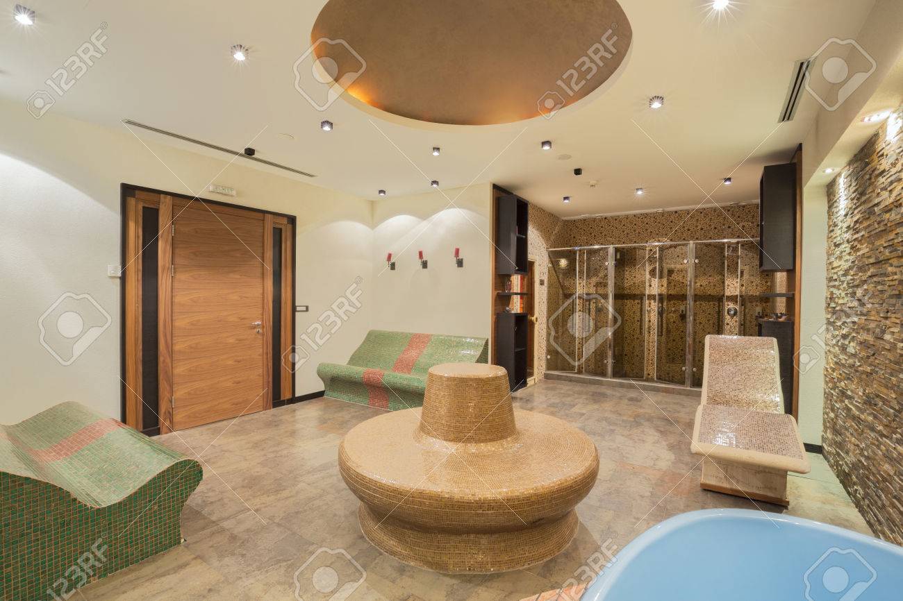 Moderne Spa-Interieur Mit Warmen Steinbänke Lizenzfreie Fotos ... Moderne Spa-Interieur Mit Warmen Steinbänke Lizenzfreie Fotos ...