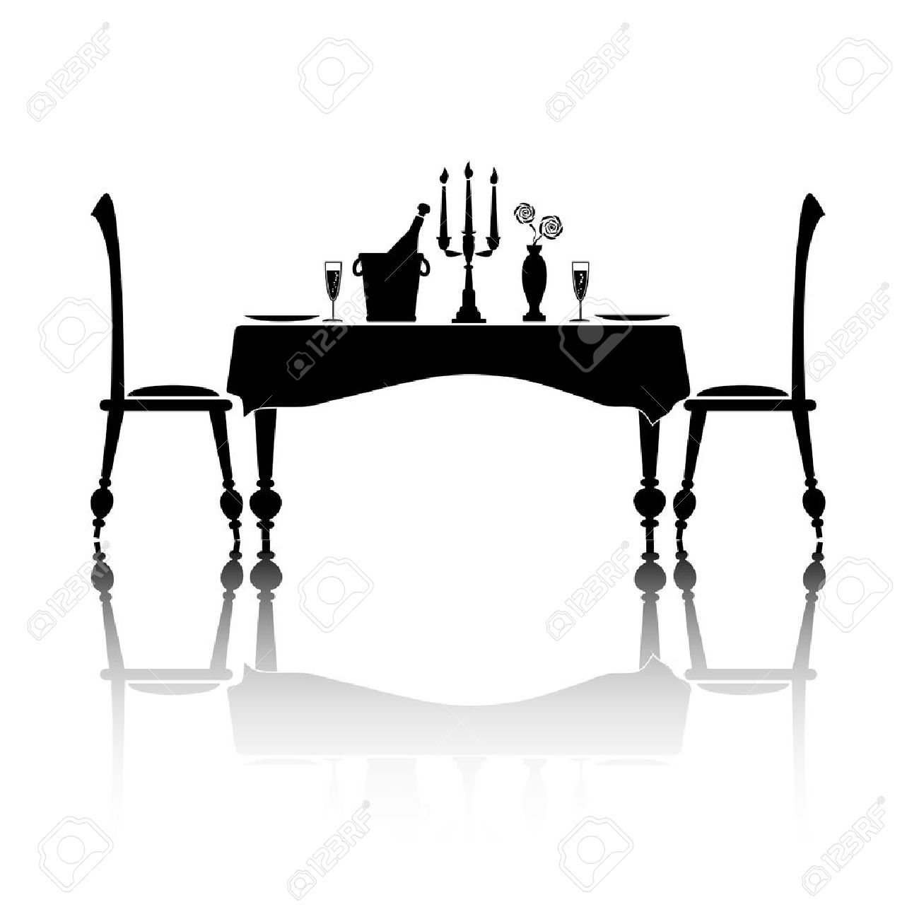 Silhouette eines romantischen gedeckten Tisch für zwei Personen. Schwarz und weiß mit Reflexion und Platz für Ihren Text. Silhouette eines romantischen gedeckten Tisch für zwei Personen. Schwarz und weiß mit Reflexion und Platz für Ihren Text.