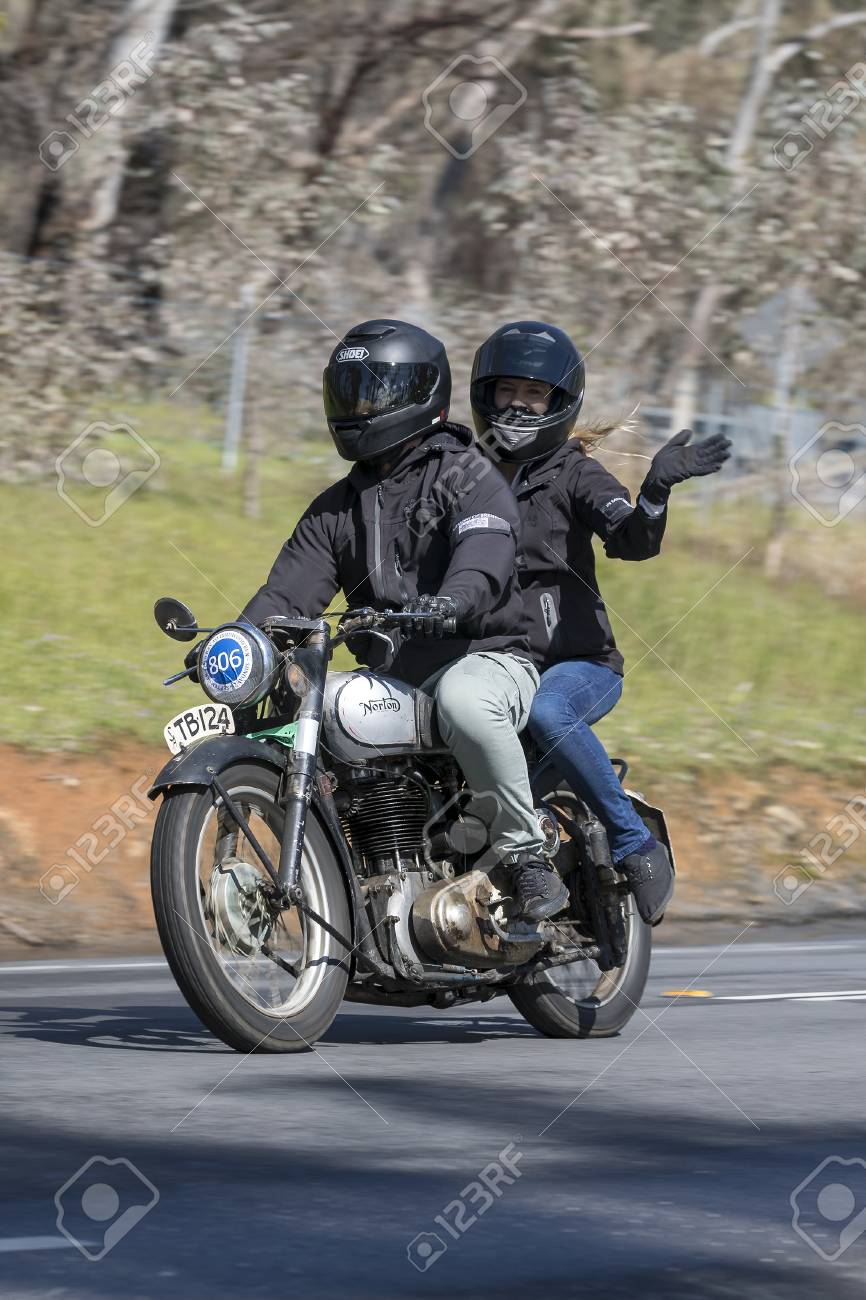 国の道路 町の日本南近くにアデレード オーストラリア 16 年 9 月 25 日 ヴィンテージ 1950 Bsa 1 バイク の写真素材 画像素材 Image