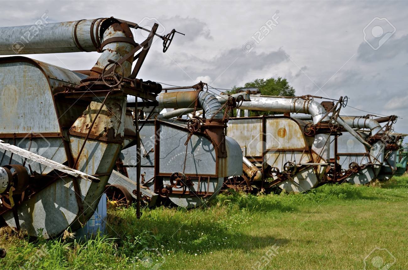 昔の脱穀機シリーズは 送風機を公開表示するため並んでいます の写真素材 画像素材 Image