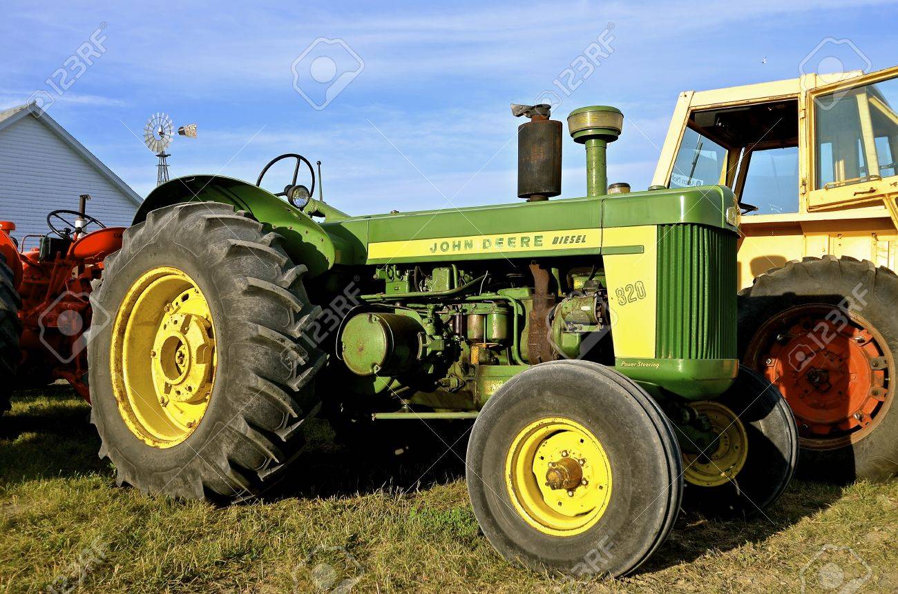 Rollag Minnesota Sept 1 16 An Old 0 Diesel John Deere Stock Photo Picture And Royalty Free Image Image