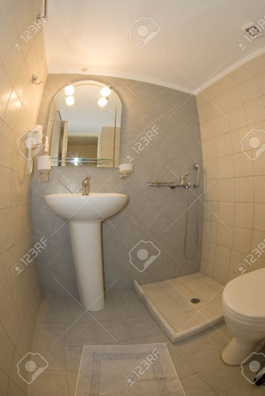 salle de bain de style europ en grece compact poisson eye view Salle De Bain Style Europeen ~ salle de bain de style europ en grece compact poisson eye view