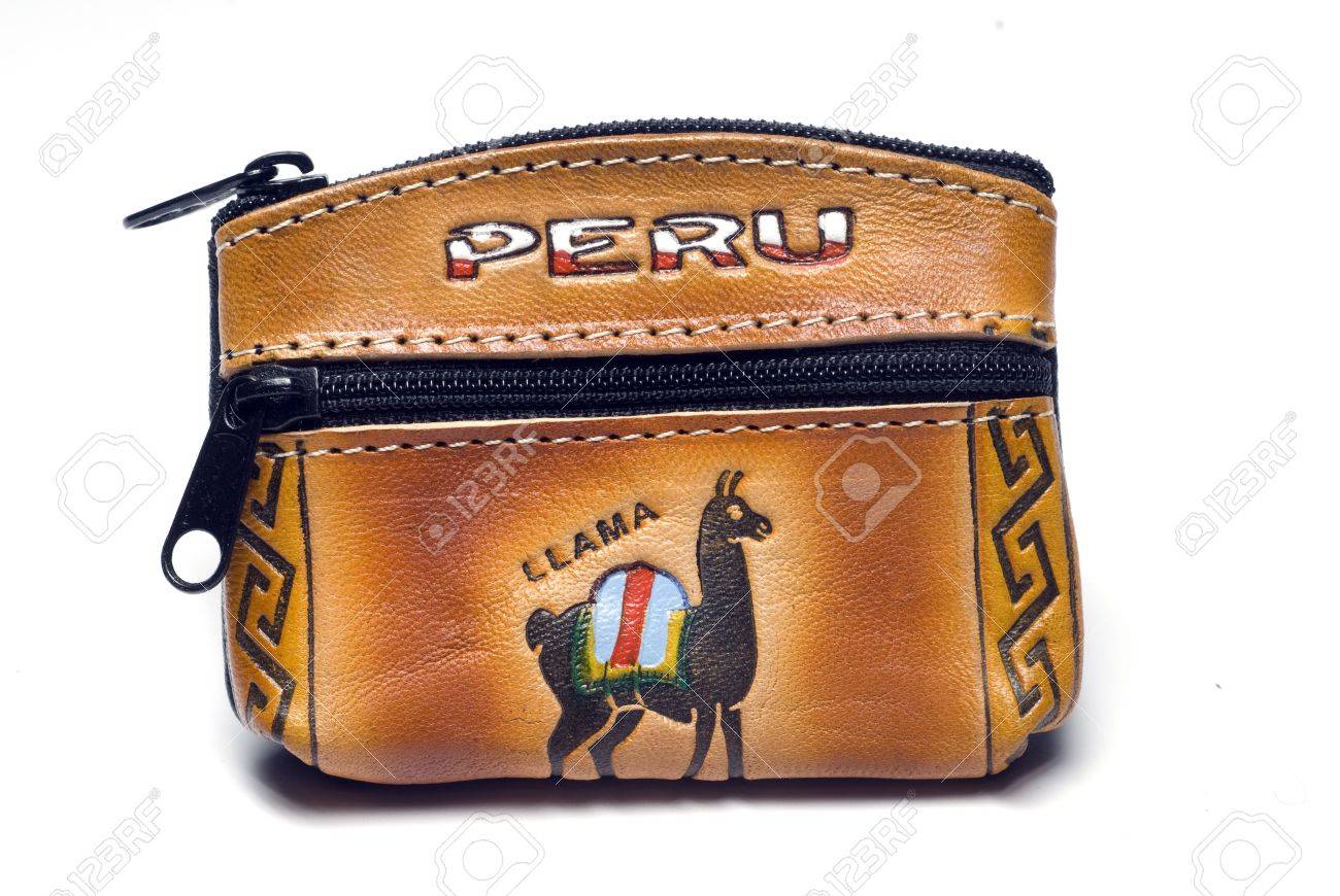 Hecho A Mano De Recuerdo Cambiar Bolso De Cuero De Llama Con Motivo Animales Nativos Diseño Perú Del Sur Fotos, Retratos, Imágenes Y Fotografía De Archivo Libres De Derecho.