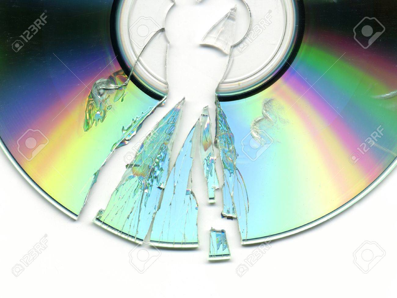 壊れた 割れた Cd Dvd の白い背景の上 の写真素材 画像素材 Image